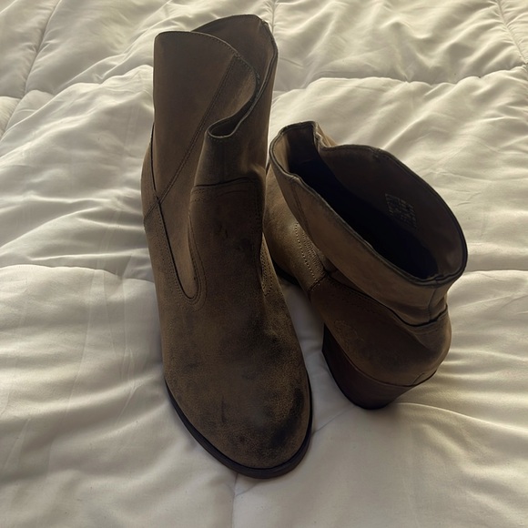 Women’s booties - Picture 1 of 5